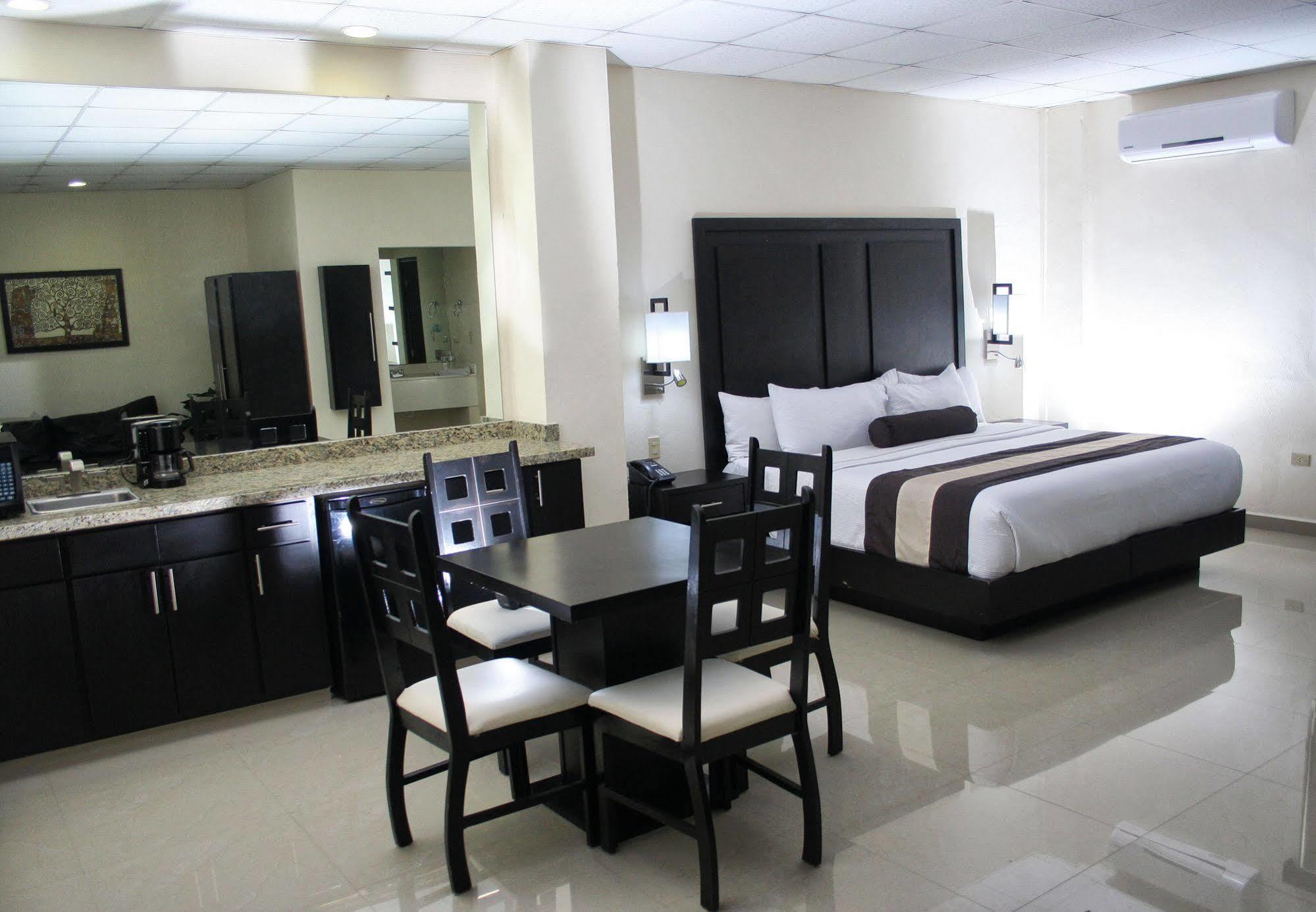 Hotel El Camino Inn & Suites Рейноса Екстер'єр фото
