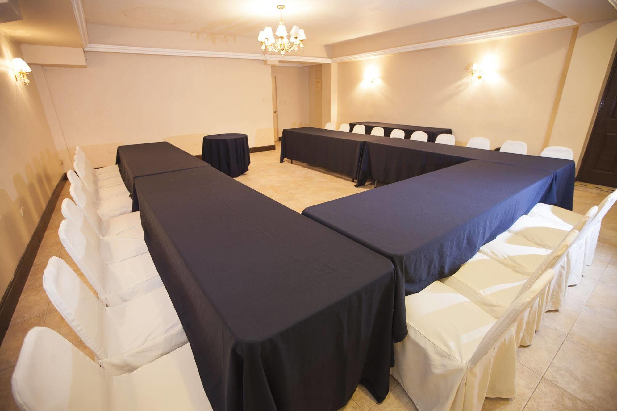 Hotel El Camino Inn & Suites Рейноса Екстер'єр фото
