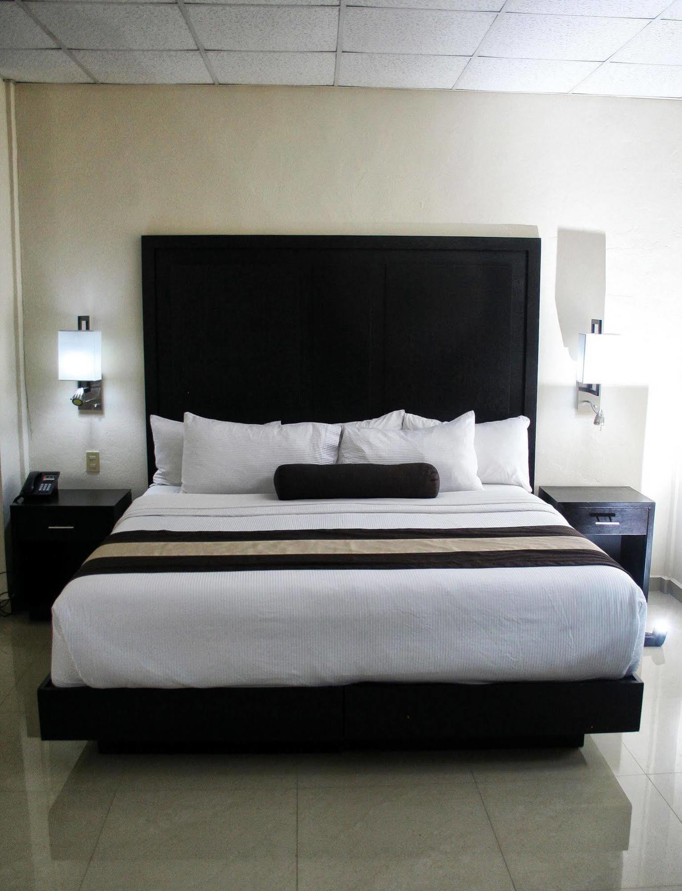 Hotel El Camino Inn & Suites Рейноса Екстер'єр фото