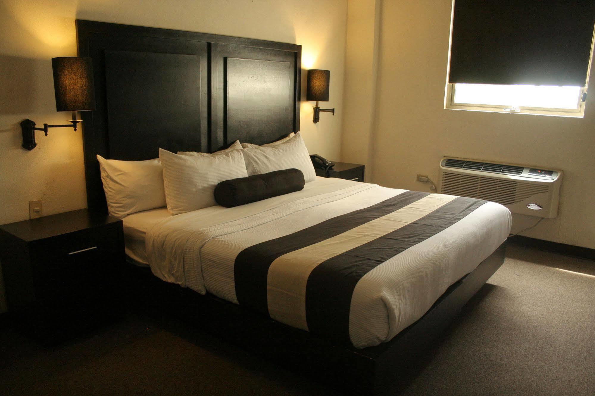 Hotel El Camino Inn & Suites Рейноса Екстер'єр фото