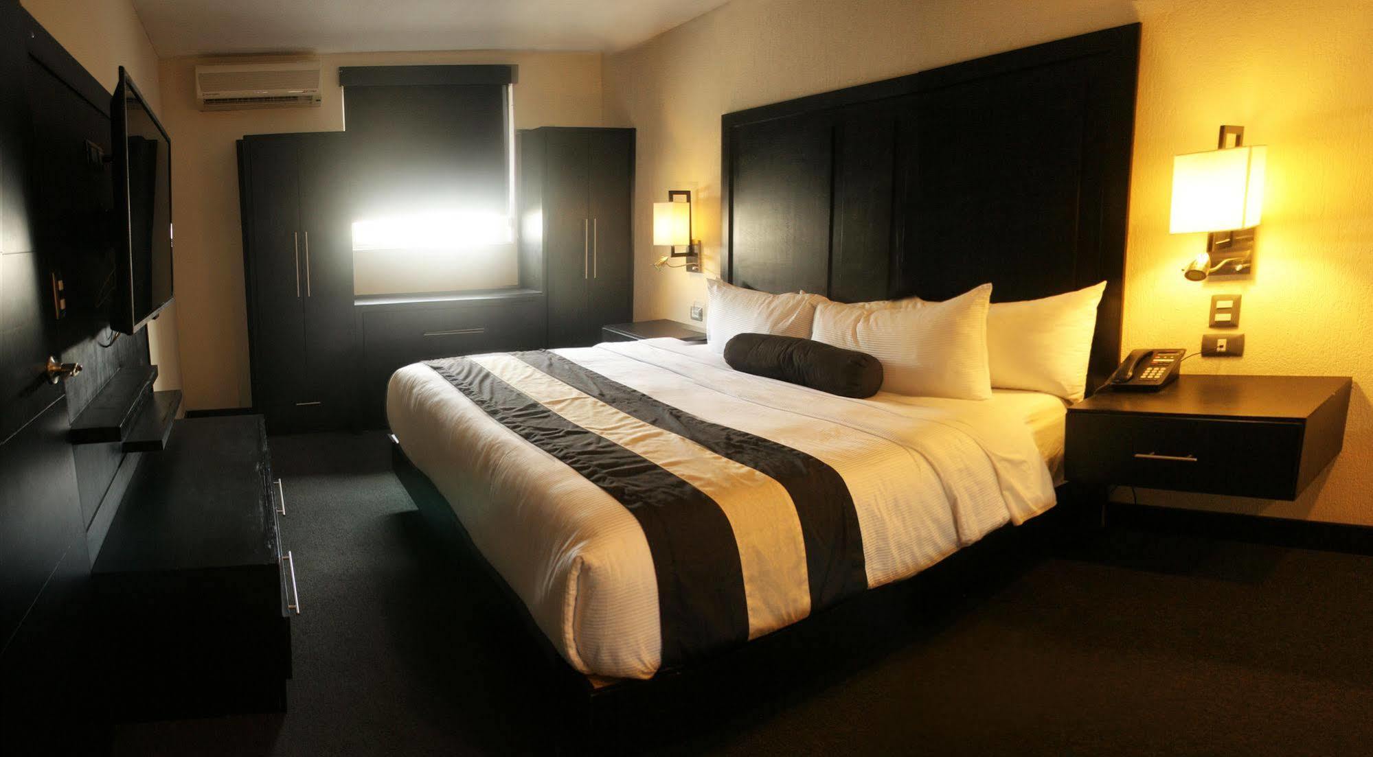 Hotel El Camino Inn & Suites Рейноса Екстер'єр фото
